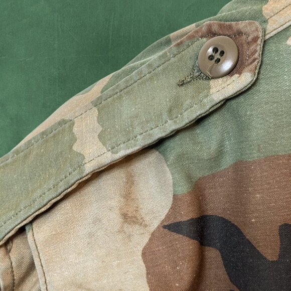 U.S. Army M-65 Cold Weather Field Coat & Hood w/ Woodland Camo Pattern (Large) - Picture 8 of 16